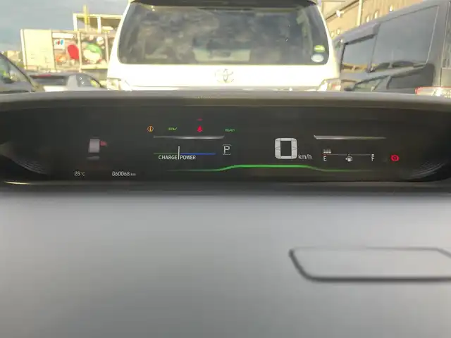 ホンダ ステップワゴン 滋賀県 2020(令2)年 6万km プラチナホワイトパール 純正10インチナビ/【Bluetooth/CD/DVD/フルセグTV/USB/HDMI】/純正フリップダウンモニター/ホンダセンシング/・衝突軽減ブレーキ〈CMBS〉/・誤発進抑制機能/・歩行者事故低減ステアリング/・路外逸脱抑制機能/・渋滞追従機能付アダプティブクルーズコントロール/・LKAS〈車線維持支援システム〉/・先行車発進お知らせ機能/・標識認識機能/両側パワースライドドア/ハーフレザーシート/D/Nシートヒーター/LEDヘッドライト/ビルトインETC2.0/電動パーキングブレーキ/オートブレーキホールド/プッシュスタート/スマートキー/ステアリングリモコン