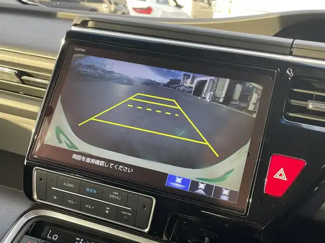 ホンダ ステップワゴン 滋賀県 2020(令2)年 6万km プラチナホワイトパール 純正10インチナビ/【Bluetooth/CD/DVD/フルセグTV/USB/HDMI】/純正フリップダウンモニター/ホンダセンシング/・衝突軽減ブレーキ〈CMBS〉/・誤発進抑制機能/・歩行者事故低減ステアリング/・路外逸脱抑制機能/・渋滞追従機能付アダプティブクルーズコントロール/・LKAS〈車線維持支援システム〉/・先行車発進お知らせ機能/・標識認識機能/両側パワースライドドア/ハーフレザーシート/D/Nシートヒーター/LEDヘッドライト/ビルトインETC2.0/電動パーキングブレーキ/オートブレーキホールド/プッシュスタート/スマートキー/ステアリングリモコン