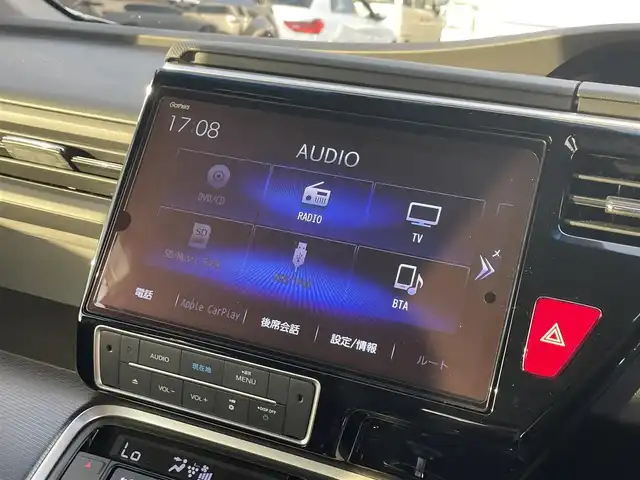 ホンダ ステップワゴン 滋賀県 2020(令2)年 6万km プラチナホワイトパール 純正10インチナビ/【Bluetooth/CD/DVD/フルセグTV/USB/HDMI】/純正フリップダウンモニター/ホンダセンシング/・衝突軽減ブレーキ〈CMBS〉/・誤発進抑制機能/・歩行者事故低減ステアリング/・路外逸脱抑制機能/・渋滞追従機能付アダプティブクルーズコントロール/・LKAS〈車線維持支援システム〉/・先行車発進お知らせ機能/・標識認識機能/両側パワースライドドア/ハーフレザーシート/D/Nシートヒーター/LEDヘッドライト/ビルトインETC2.0/電動パーキングブレーキ/オートブレーキホールド/プッシュスタート/スマートキー/ステアリングリモコン