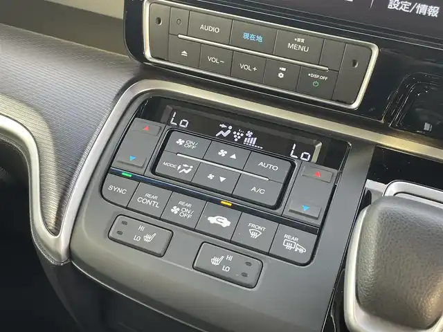 ホンダ ステップワゴン 滋賀県 2020(令2)年 6万km プラチナホワイトパール 純正10インチナビ/【Bluetooth/CD/DVD/フルセグTV/USB/HDMI】/純正フリップダウンモニター/ホンダセンシング/・衝突軽減ブレーキ〈CMBS〉/・誤発進抑制機能/・歩行者事故低減ステアリング/・路外逸脱抑制機能/・渋滞追従機能付アダプティブクルーズコントロール/・LKAS〈車線維持支援システム〉/・先行車発進お知らせ機能/・標識認識機能/両側パワースライドドア/ハーフレザーシート/D/Nシートヒーター/LEDヘッドライト/ビルトインETC2.0/電動パーキングブレーキ/オートブレーキホールド/プッシュスタート/スマートキー/ステアリングリモコン