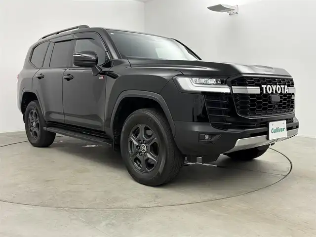 トヨタ ランドクルーザー GRスポーツ 愛知県 2023(令5)年 4万km ブラック ワンオーナー/純正12.3型JBLナビ(フルセグ、CD、DVD、Bluetooth、HDMI、AppleCarplay）/全方位カメラ/サンルーフ/HUD/BSM/ETC2.0/1.2列目シートヒーター、エアシート/ハンドルヒーター/100V電源/4WD/ターボ/黒革レザーシート/ACC/ルーフレール/パワーバックドア/パワーシート（D+N)/衝突軽減ブレーキ/レーンキープアシスト/オートハイビーム/LEDヘッドライト/純正18インチAW/純正フロアマット/スマートキー/USB/コーナーセンサー（前後）/ステアリングヒーター/フォグライト/三点エアバック