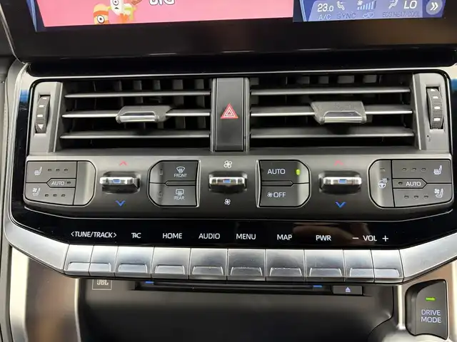 トヨタ ランドクルーザー GRスポーツ 愛知県 2023(令5)年 4万km ブラック ワンオーナー/純正12.3型JBLナビ(フルセグ、CD、DVD、Bluetooth、HDMI、AppleCarplay）/全方位カメラ/サンルーフ/HUD/BSM/ETC2.0/1.2列目シートヒーター、エアシート/ハンドルヒーター/100V電源/4WD/ターボ/黒革レザーシート/ACC/ルーフレール/パワーバックドア/パワーシート（D+N)/衝突軽減ブレーキ/レーンキープアシスト/オートハイビーム/LEDヘッドライト/純正18インチAW/純正フロアマット/スマートキー/USB/コーナーセンサー（前後）/ステアリングヒーター/フォグライト/三点エアバック