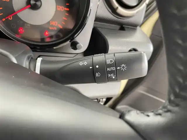 スズキ ジムニー XC 千葉県 2021(令3)年 2万km シフォンアイボリーメタリックブラック2トーンルーフ 禁煙車/4WD/・ダウンヒルアシストコントロール/オプションフロントグリル/スズキセーフティサポート/・レーンキープアシスト/純正8インチメモリナビ/・型番：CN-RZ865/・CD/DVD/USB/Bluetooth/フルセグTV/・バックカメラ/・ビルトインETC/革巻きステアリング/・ステアリングスイッチ/前席シートヒーター/純正フロアマット/純正ドアバイザー/純正16インチAW/オートライト/・LEDヘッドライト/電動格納ウインカーミラー/・ヒーテッドドアミラー