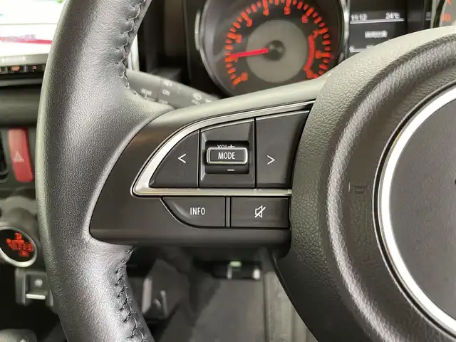スズキ ジムニー XC 千葉県 2021(令3)年 2万km シフォンアイボリーメタリックブラック2トーンルーフ 禁煙車/4WD/・ダウンヒルアシストコントロール/オプションフロントグリル/スズキセーフティサポート/・レーンキープアシスト/純正8インチメモリナビ/・型番：CN-RZ865/・CD/DVD/USB/Bluetooth/フルセグTV/・バックカメラ/・ビルトインETC/革巻きステアリング/・ステアリングスイッチ/前席シートヒーター/純正フロアマット/純正ドアバイザー/純正16インチAW/オートライト/・LEDヘッドライト/電動格納ウインカーミラー/・ヒーテッドドアミラー