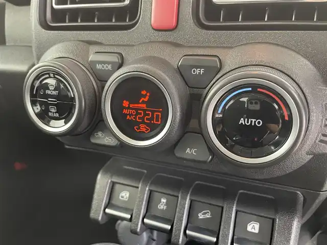 スズキ ジムニー XC 千葉県 2021(令3)年 2万km シフォンアイボリーメタリックブラック2トーンルーフ 禁煙車/4WD/・ダウンヒルアシストコントロール/オプションフロントグリル/スズキセーフティサポート/・レーンキープアシスト/純正8インチメモリナビ/・型番：CN-RZ865/・CD/DVD/USB/Bluetooth/フルセグTV/・バックカメラ/・ビルトインETC/革巻きステアリング/・ステアリングスイッチ/前席シートヒーター/純正フロアマット/純正ドアバイザー/純正16インチAW/オートライト/・LEDヘッドライト/電動格納ウインカーミラー/・ヒーテッドドアミラー