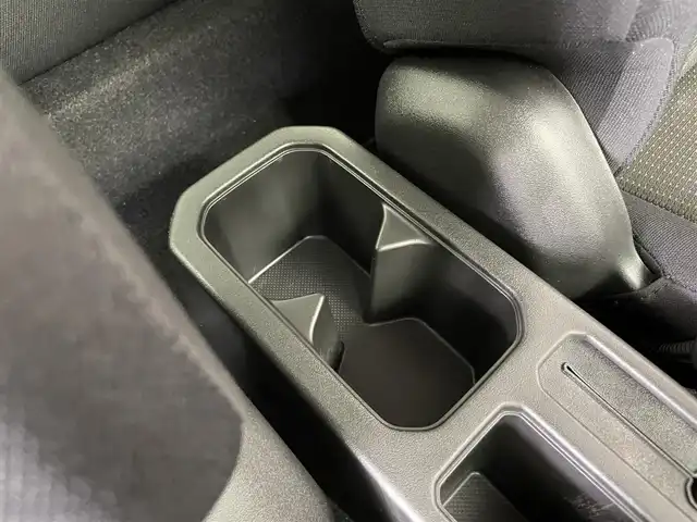 スズキ ジムニー XC 千葉県 2021(令3)年 2万km シフォンアイボリーメタリックブラック2トーンルーフ 禁煙車/4WD/・ダウンヒルアシストコントロール/オプションフロントグリル/スズキセーフティサポート/・レーンキープアシスト/純正8インチメモリナビ/・型番：CN-RZ865/・CD/DVD/USB/Bluetooth/フルセグTV/・バックカメラ/・ビルトインETC/革巻きステアリング/・ステアリングスイッチ/前席シートヒーター/純正フロアマット/純正ドアバイザー/純正16インチAW/オートライト/・LEDヘッドライト/電動格納ウインカーミラー/・ヒーテッドドアミラー