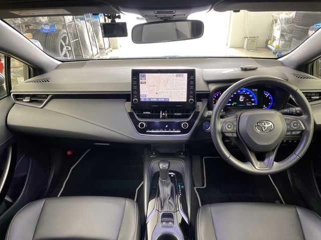 トヨタ カローラツーリング ハイブリッド ダブルバイビー 道央・札幌 2021(令3)年 2.4万km ブラックマイカ ・４WD/ハイブリット/寒冷地仕様/・トヨタセーフティセンス/・レーダークルーズコントロール/・プリクラッシュセーフティ/・ブラインドスポットモニター/・純正9インチディスプレイオーディオ/・Bluetooth.miracast.フルセグ/・バックカメラ /・LEDオートライト/オートハイビーム/・前後ドライブレコーダー/・フロントワイパーデアイサー/・ハーフレザーシート/シートヒーター/・ステアリングヒーター・ミラーヒーター/・エンジンスターター/・ビルトインETC/AC100V