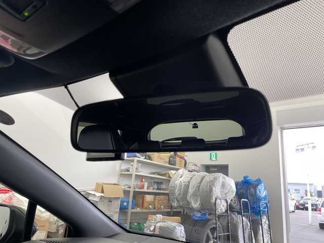 トヨタ カローラツーリング ハイブリッド ダブルバイビー 道央・札幌 2021(令3)年 2.4万km ブラックマイカ ・４WD/ハイブリット/寒冷地仕様/・トヨタセーフティセンス/・レーダークルーズコントロール/・プリクラッシュセーフティ/・ブラインドスポットモニター/・純正9インチディスプレイオーディオ/・Bluetooth.miracast.フルセグ/・バックカメラ /・LEDオートライト/オートハイビーム/・前後ドライブレコーダー/・フロントワイパーデアイサー/・ハーフレザーシート/シートヒーター/・ステアリングヒーター・ミラーヒーター/・エンジンスターター/・ビルトインETC/AC100V