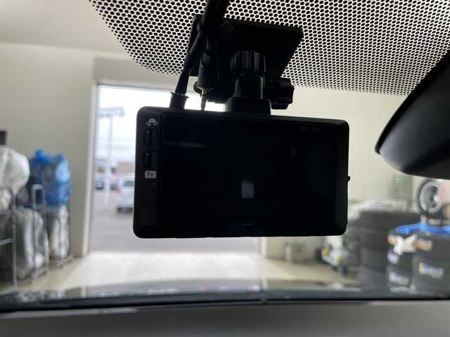 トヨタ カローラツーリング ハイブリッド ダブルバイビー 道央・札幌 2021(令3)年 2.4万km ブラックマイカ ・４WD/ハイブリット/寒冷地仕様/・トヨタセーフティセンス/・レーダークルーズコントロール/・プリクラッシュセーフティ/・ブラインドスポットモニター/・純正9インチディスプレイオーディオ/・Bluetooth.miracast.フルセグ/・バックカメラ /・LEDオートライト/オートハイビーム/・前後ドライブレコーダー/・フロントワイパーデアイサー/・ハーフレザーシート/シートヒーター/・ステアリングヒーター・ミラーヒーター/・エンジンスターター/・ビルトインETC/AC100V