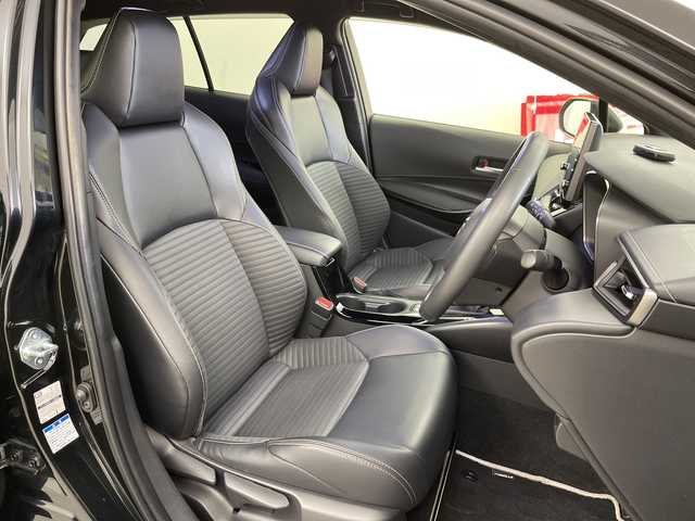 トヨタ カローラツーリング ハイブリッド ダブルバイビー 道央・札幌 2021(令3)年 2.4万km ブラックマイカ ・４WD/ハイブリット/寒冷地仕様/・トヨタセーフティセンス/・レーダークルーズコントロール/・プリクラッシュセーフティ/・ブラインドスポットモニター/・純正9インチディスプレイオーディオ/・Bluetooth.miracast.フルセグ/・バックカメラ /・LEDオートライト/オートハイビーム/・前後ドライブレコーダー/・フロントワイパーデアイサー/・ハーフレザーシート/シートヒーター/・ステアリングヒーター・ミラーヒーター/・エンジンスターター/・ビルトインETC/AC100V