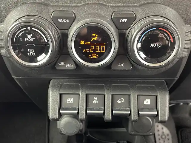 スズキ ジムニー XC 熊本県 2019(平31)年 4.3万km ジャングルグリーン 禁煙車/社外ナビCN-RE05WD（ＣＤ・ＤＶＤ・フルセグ・ＢＴ・ＳＤ・ｉｐｏｄ）/バックカメラ　/前後ドライブレコーダー　/ＥＴＣ　/クルーズコントロール　/前席シートヒーター　/ダウンヒルアシスト　/衝突軽減ブレーキ　/レーンキープアシスト/デュアルセンサーブレーキサポート/横滑り防止/ドアバイザー/ヘッドライトウォッシャー/背面タイヤ/純正フロアマット/純正16インチAW/オートライト/LEDヘッドライト/フォグランプ/スマートキー/プッシュスタート/スペアキー1本/保証書/取扱説明書