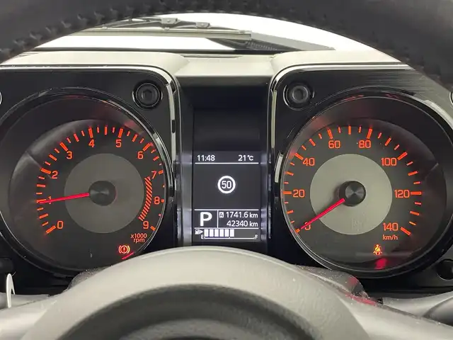 スズキ ジムニー XC 熊本県 2019(平31)年 4.3万km ジャングルグリーン 禁煙車/社外ナビCN-RE05WD（ＣＤ・ＤＶＤ・フルセグ・ＢＴ・ＳＤ・ｉｐｏｄ）/バックカメラ　/前後ドライブレコーダー　/ＥＴＣ　/クルーズコントロール　/前席シートヒーター　/ダウンヒルアシスト　/衝突軽減ブレーキ　/レーンキープアシスト/デュアルセンサーブレーキサポート/横滑り防止/ドアバイザー/ヘッドライトウォッシャー/背面タイヤ/純正フロアマット/純正16インチAW/オートライト/LEDヘッドライト/フォグランプ/スマートキー/プッシュスタート/スペアキー1本/保証書/取扱説明書