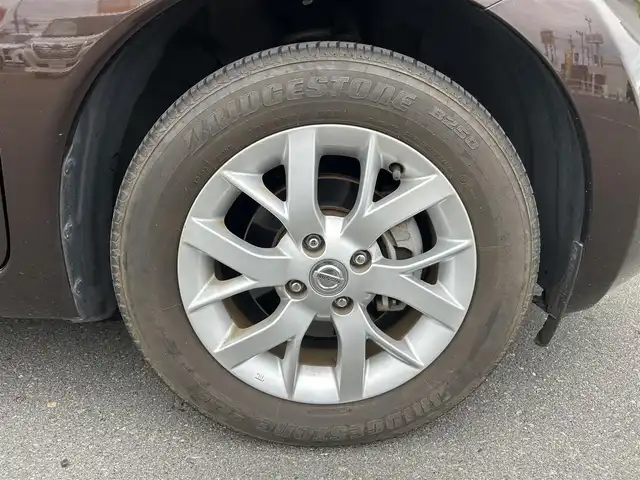 日産 ノート メダリスト エマージェンシーB 静岡県 2015(平27)年 1.7万km インペリアルアンバーP 純正7インチナビ/（Bluetooth/DVD/FM/AM/HDMI）/フルセグTV/VDC（ビークルダイナミクスコントロール）/全周囲カメラ/ETC車載器/ハーフレザーシート/スペアタイヤ/本革巻きステアリング/スマートキー/プッシュスタート/純正15AW