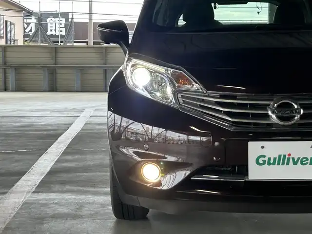 日産 ノート メダリスト エマージェンシーB 静岡県 2015(平27)年 1.7万km インペリアルアンバーP 純正7インチナビ/（Bluetooth/DVD/FM/AM/HDMI）/フルセグTV/VDC（ビークルダイナミクスコントロール）/全周囲カメラ/ETC車載器/ハーフレザーシート/スペアタイヤ/本革巻きステアリング/スマートキー/プッシュスタート/純正15AW