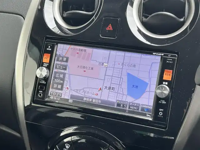 日産 ノート メダリスト エマージェンシーB 静岡県 2015(平27)年 1.7万km インペリアルアンバーP 純正7インチナビ/（Bluetooth/DVD/FM/AM/HDMI）/フルセグTV/VDC（ビークルダイナミクスコントロール）/全周囲カメラ/ETC車載器/ハーフレザーシート/スペアタイヤ/本革巻きステアリング/スマートキー/プッシュスタート/純正15AW
