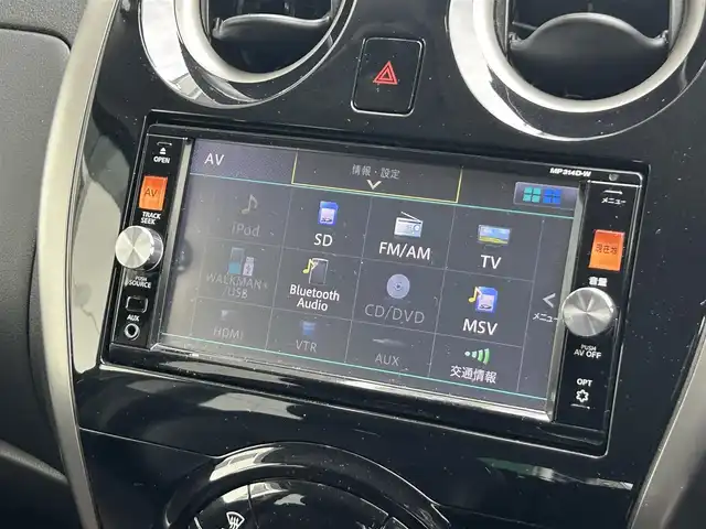 日産 ノート メダリスト エマージェンシーB 静岡県 2015(平27)年 1.7万km インペリアルアンバーP 純正7インチナビ/（Bluetooth/DVD/FM/AM/HDMI）/フルセグTV/VDC（ビークルダイナミクスコントロール）/全周囲カメラ/ETC車載器/ハーフレザーシート/スペアタイヤ/本革巻きステアリング/スマートキー/プッシュスタート/純正15AW