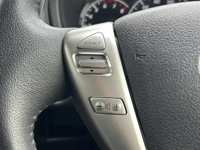 日産 ノート メダリスト エマージェンシーB 静岡県 2015(平27)年 1.7万km インペリアルアンバーP 純正7インチナビ/（Bluetooth/DVD/FM/AM/HDMI）/フルセグTV/VDC（ビークルダイナミクスコントロール）/全周囲カメラ/ETC車載器/ハーフレザーシート/スペアタイヤ/本革巻きステアリング/スマートキー/プッシュスタート/純正15AW