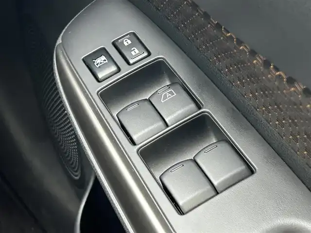 日産 ノート メダリスト エマージェンシーB 静岡県 2015(平27)年 1.7万km インペリアルアンバーP 純正7インチナビ/（Bluetooth/DVD/FM/AM/HDMI）/フルセグTV/VDC（ビークルダイナミクスコントロール）/全周囲カメラ/ETC車載器/ハーフレザーシート/スペアタイヤ/本革巻きステアリング/スマートキー/プッシュスタート/純正15AW