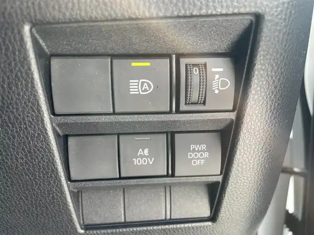 トヨタ ヴォクシー ハイブリッド S－Z 福岡県 2023(令5)年 1.7万km ホワイトパールクリスタルシャイン 純正ディスプレイオーディオナビ(フルセグTV/CD/DVD/BT)バックカメラコーナーセンサー両側パワスラクルコンドラレコETCシートヒーターブレーキホールドUSBHDMI純正フロアマット純正LED純正アルミホイールプッシュスタートスマートキーモデリスタエアロ