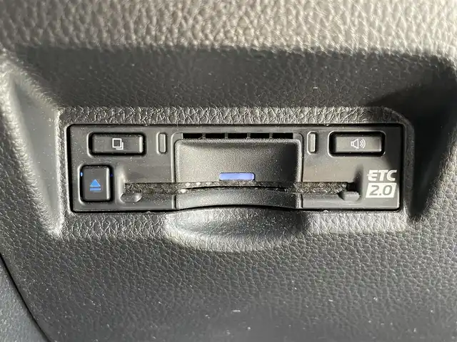 トヨタ ヴォクシー ハイブリッド S－Z 福岡県 2023(令5)年 1.7万km ホワイトパールクリスタルシャイン 純正ディスプレイオーディオナビ(フルセグTV/CD/DVD/BT)バックカメラコーナーセンサー両側パワスラクルコンドラレコETCシートヒーターブレーキホールドUSBHDMI純正フロアマット純正LED純正アルミホイールプッシュスタートスマートキーモデリスタエアロ