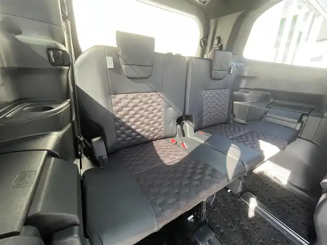 トヨタ ヴォクシー ハイブリッド S－Z 福岡県 2023(令5)年 1.7万km ホワイトパールクリスタルシャイン 純正ディスプレイオーディオナビ(フルセグTV/CD/DVD/BT)バックカメラコーナーセンサー両側パワスラクルコンドラレコETCシートヒーターブレーキホールドUSBHDMI純正フロアマット純正LED純正アルミホイールプッシュスタートスマートキーモデリスタエアロ