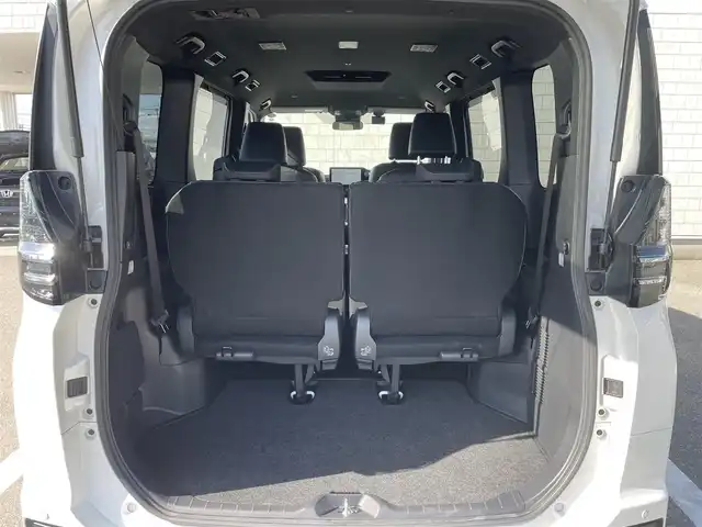 トヨタ ヴォクシー ハイブリッド S－Z 福岡県 2023(令5)年 1.7万km ホワイトパールクリスタルシャイン 純正ディスプレイオーディオナビ(フルセグTV/CD/DVD/BT)バックカメラコーナーセンサー両側パワスラクルコンドラレコETCシートヒーターブレーキホールドUSBHDMI純正フロアマット純正LED純正アルミホイールプッシュスタートスマートキーモデリスタエアロ