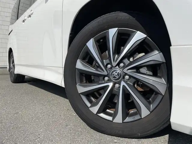 トヨタ ヴォクシー ハイブリッド S－Z 福岡県 2023(令5)年 1.7万km ホワイトパールクリスタルシャイン 純正ディスプレイオーディオナビ(フルセグTV/CD/DVD/BT)バックカメラコーナーセンサー両側パワスラクルコンドラレコETCシートヒーターブレーキホールドUSBHDMI純正フロアマット純正LED純正アルミホイールプッシュスタートスマートキーモデリスタエアロ