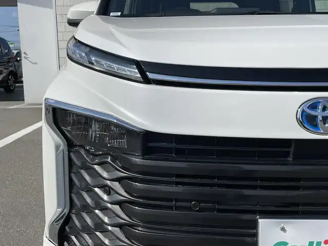 トヨタ ヴォクシー ハイブリッド S－Z 福岡県 2023(令5)年 1.7万km ホワイトパールクリスタルシャイン 純正ディスプレイオーディオナビ(フルセグTV/CD/DVD/BT)バックカメラコーナーセンサー両側パワスラクルコンドラレコETCシートヒーターブレーキホールドUSBHDMI純正フロアマット純正LED純正アルミホイールプッシュスタートスマートキーモデリスタエアロ