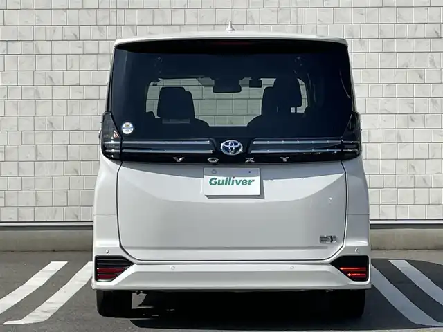 トヨタ ヴォクシー ハイブリッド S－Z 福岡県 2023(令5)年 1.7万km ホワイトパールクリスタルシャイン 純正ディスプレイオーディオナビ(フルセグTV/CD/DVD/BT)バックカメラコーナーセンサー両側パワスラクルコンドラレコETCシートヒーターブレーキホールドUSBHDMI純正フロアマット純正LED純正アルミホイールプッシュスタートスマートキーモデリスタエアロ