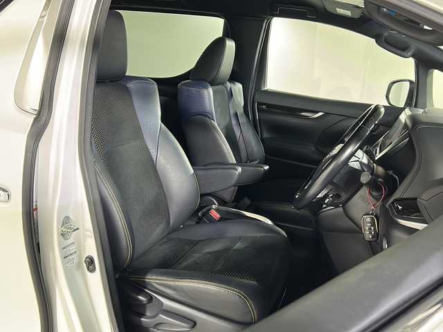 トヨタ ヴェルファイア Z Aエディション ゴールデンアイズ 広島県 2016(平28)年 7.5万km ホワイトパールクリスタルシャイン 禁煙/アルパイン1１インチナビ（EX11V）/・CD/DVD/フルセグTV/Bluetooth/SD/REC/バックカメラ/アルパイン12型フリップダウンモニター（ＰＨＸ12Ｘ-Ｒ-ＨＶ）/両側パワースライドドア/ハーフレザーシート/オットマン/パワーバックドア/ウッドコンビステアリング/ステアリングスイッチ/オートライト/クルーズコントロール/LEDヘッドライト/フォグランプ/ビルトインETC/純正18インチアルミホイール/コーナーセンサー/スマートキー/プッシュスタート/純正フロアマット/ＡＣ１００Ｖ100Ｗ電源