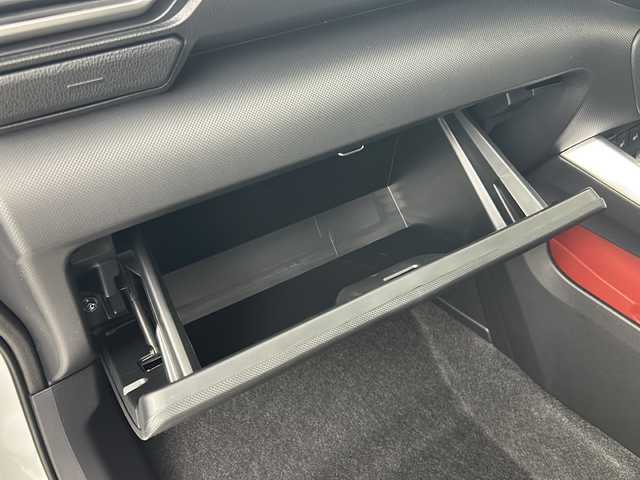 トヨタ ライズ Z 熊本県 2025(令7)年 0.1千km シャイニングホワイトパール ・登録済未使用車/・純正９インチディスプレイオーディオ/・BT/Apple Car Play/Android Auto/HDMI/・フルセグTV/・バックカメラ/・プリクラッシュセーフティ/・レーンキープアシスト/・レーダークルーズコントロール/・先行車発進お知らせ/・クリアランスソナー/・前後コーナーセンサー/・LEDヘッドライト/・オートライト/・フォグランプ/・ステアリングスイッチ/・前席シートヒーター/・純正１７インチアルミホイール/・スマートキー/・スペアキー/・電動格納ミラー/・ドアアームレスト（ソフトレザー調）