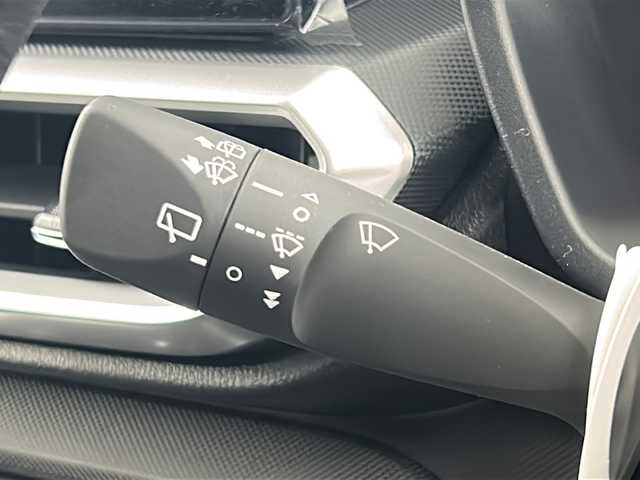 トヨタ ライズ Z 熊本県 2025(令7)年 0.1千km シャイニングホワイトパール ・登録済未使用車/・純正９インチディスプレイオーディオ/・BT/Apple Car Play/Android Auto/HDMI/・フルセグTV/・バックカメラ/・プリクラッシュセーフティ/・レーンキープアシスト/・レーダークルーズコントロール/・先行車発進お知らせ/・クリアランスソナー/・前後コーナーセンサー/・LEDヘッドライト/・オートライト/・フォグランプ/・ステアリングスイッチ/・前席シートヒーター/・純正１７インチアルミホイール/・スマートキー/・スペアキー/・電動格納ミラー/・ドアアームレスト（ソフトレザー調）