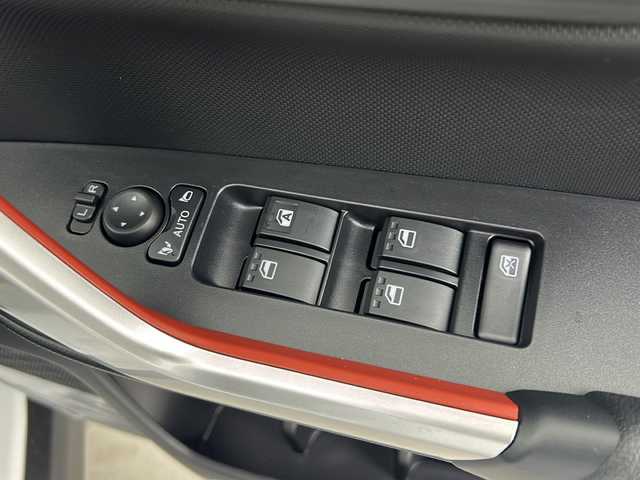 トヨタ ライズ Z 熊本県 2025(令7)年 0.1千km シャイニングホワイトパール ・登録済未使用車/・純正９インチディスプレイオーディオ/・BT/Apple Car Play/Android Auto/HDMI/・フルセグTV/・バックカメラ/・プリクラッシュセーフティ/・レーンキープアシスト/・レーダークルーズコントロール/・先行車発進お知らせ/・クリアランスソナー/・前後コーナーセンサー/・LEDヘッドライト/・オートライト/・フォグランプ/・ステアリングスイッチ/・前席シートヒーター/・純正１７インチアルミホイール/・スマートキー/・スペアキー/・電動格納ミラー/・ドアアームレスト（ソフトレザー調）