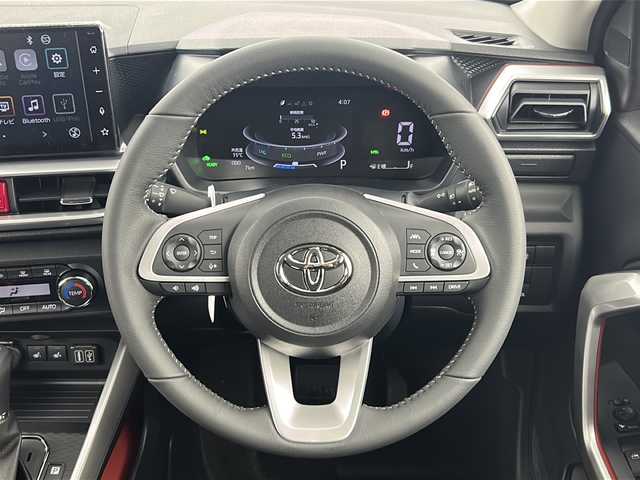 トヨタ ライズ Z 熊本県 2025(令7)年 0.1千km シャイニングホワイトパール ・登録済未使用車/・純正９インチディスプレイオーディオ/・BT/Apple Car Play/Android Auto/HDMI/・フルセグTV/・バックカメラ/・プリクラッシュセーフティ/・レーンキープアシスト/・レーダークルーズコントロール/・先行車発進お知らせ/・クリアランスソナー/・前後コーナーセンサー/・LEDヘッドライト/・オートライト/・フォグランプ/・ステアリングスイッチ/・前席シートヒーター/・純正１７インチアルミホイール/・スマートキー/・スペアキー/・電動格納ミラー/・ドアアームレスト（ソフトレザー調）