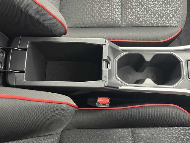 トヨタ ライズ Z 熊本県 2025(令7)年 0.1千km シャイニングホワイトパール ・登録済未使用車/・純正９インチディスプレイオーディオ/・BT/Apple Car Play/Android Auto/HDMI/・フルセグTV/・バックカメラ/・プリクラッシュセーフティ/・レーンキープアシスト/・レーダークルーズコントロール/・先行車発進お知らせ/・クリアランスソナー/・前後コーナーセンサー/・LEDヘッドライト/・オートライト/・フォグランプ/・ステアリングスイッチ/・前席シートヒーター/・純正１７インチアルミホイール/・スマートキー/・スペアキー/・電動格納ミラー/・ドアアームレスト（ソフトレザー調）