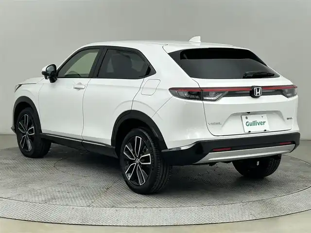 ホンダ ヴェゼル ハイブリッド e:HEV Z 道央・札幌 2024(令6)年 0.7万km プラチナホワイトパール ・４ＷＤ/・衝突軽減/・寒冷地仕様/・社外ディスプレイオーディオ/・BT/CD/USB/・バックカメラ/・ステアリングヒーター/・パワーバックドア/・ブレーキホールド/・ブラインドスポットモニター/・ハンドル支援/・パドルシフト/・ワイパーレベライザー/・アダプティブクルーズコントロール/・レーンキープアシスト/・ダウンヒルアシスト/・シートヒーター/・アイドリングストップ/・ダウンヒルアシスト/・LEDヘッドライト/・オートライト/・社外フロアマット/・革巻きステアリング/・パワーウィンドウ/・パワーステアリング/・ハーフレザーシート