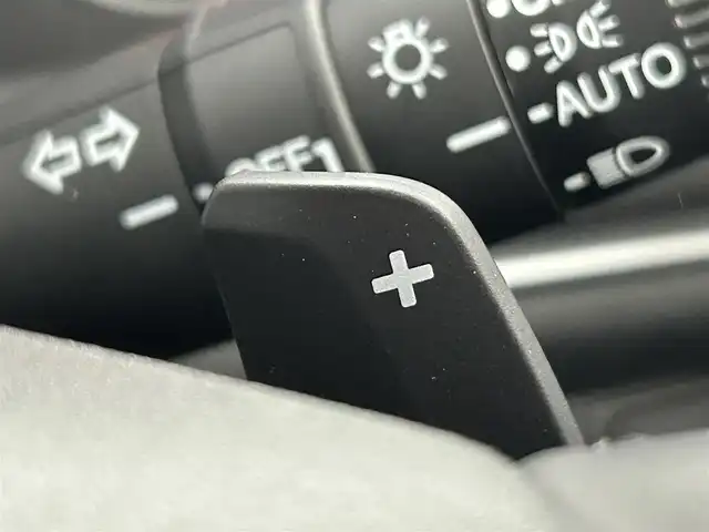 ホンダ ヴェゼル ハイブリッド e:HEV Z 道央・札幌 2024(令6)年 0.7万km プラチナホワイトパール ・４ＷＤ/・衝突軽減/・寒冷地仕様/・社外ディスプレイオーディオ/・BT/CD/USB/・バックカメラ/・ステアリングヒーター/・パワーバックドア/・ブレーキホールド/・ブラインドスポットモニター/・ハンドル支援/・パドルシフト/・ワイパーレベライザー/・アダプティブクルーズコントロール/・レーンキープアシスト/・ダウンヒルアシスト/・シートヒーター/・アイドリングストップ/・ダウンヒルアシスト/・LEDヘッドライト/・オートライト/・社外フロアマット/・革巻きステアリング/・パワーウィンドウ/・パワーステアリング/・ハーフレザーシート