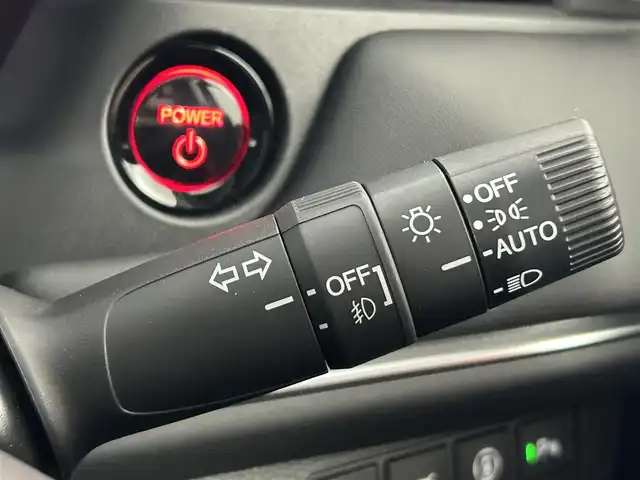 ホンダ ヴェゼル ハイブリッド e:HEV Z 道央・札幌 2024(令6)年 0.7万km プラチナホワイトパール ・４ＷＤ/・衝突軽減/・寒冷地仕様/・社外ディスプレイオーディオ/・BT/CD/USB/・バックカメラ/・ステアリングヒーター/・パワーバックドア/・ブレーキホールド/・ブラインドスポットモニター/・ハンドル支援/・パドルシフト/・ワイパーレベライザー/・アダプティブクルーズコントロール/・レーンキープアシスト/・ダウンヒルアシスト/・シートヒーター/・アイドリングストップ/・ダウンヒルアシスト/・LEDヘッドライト/・オートライト/・社外フロアマット/・革巻きステアリング/・パワーウィンドウ/・パワーステアリング/・ハーフレザーシート