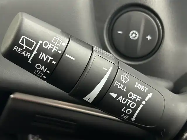 ホンダ ヴェゼル ハイブリッド e:HEV Z 道央・札幌 2024(令6)年 0.7万km プラチナホワイトパール ・４ＷＤ/・衝突軽減/・寒冷地仕様/・社外ディスプレイオーディオ/・BT/CD/USB/・バックカメラ/・ステアリングヒーター/・パワーバックドア/・ブレーキホールド/・ブラインドスポットモニター/・ハンドル支援/・パドルシフト/・ワイパーレベライザー/・アダプティブクルーズコントロール/・レーンキープアシスト/・ダウンヒルアシスト/・シートヒーター/・アイドリングストップ/・ダウンヒルアシスト/・LEDヘッドライト/・オートライト/・社外フロアマット/・革巻きステアリング/・パワーウィンドウ/・パワーステアリング/・ハーフレザーシート