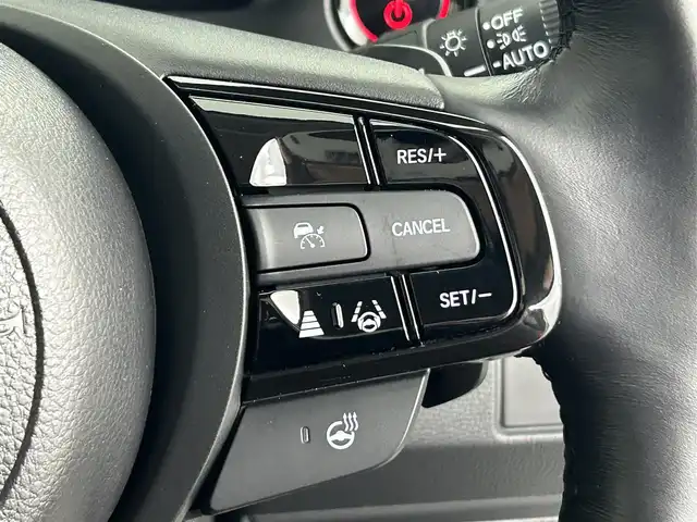 ホンダ ヴェゼル ハイブリッド e:HEV Z 道央・札幌 2024(令6)年 0.7万km プラチナホワイトパール ・４ＷＤ/・衝突軽減/・寒冷地仕様/・社外ディスプレイオーディオ/・BT/CD/USB/・バックカメラ/・ステアリングヒーター/・パワーバックドア/・ブレーキホールド/・ブラインドスポットモニター/・ハンドル支援/・パドルシフト/・ワイパーレベライザー/・アダプティブクルーズコントロール/・レーンキープアシスト/・ダウンヒルアシスト/・シートヒーター/・アイドリングストップ/・ダウンヒルアシスト/・LEDヘッドライト/・オートライト/・社外フロアマット/・革巻きステアリング/・パワーウィンドウ/・パワーステアリング/・ハーフレザーシート