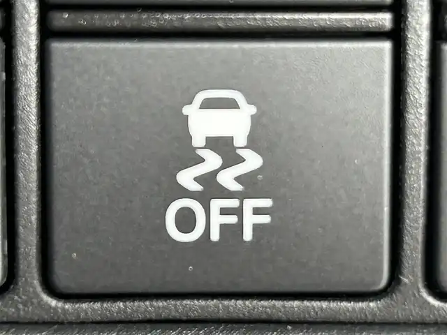 ホンダ ヴェゼル ハイブリッド e:HEV Z 道央・札幌 2024(令6)年 0.7万km プラチナホワイトパール ・４ＷＤ/・衝突軽減/・寒冷地仕様/・社外ディスプレイオーディオ/・BT/CD/USB/・バックカメラ/・ステアリングヒーター/・パワーバックドア/・ブレーキホールド/・ブラインドスポットモニター/・ハンドル支援/・パドルシフト/・ワイパーレベライザー/・アダプティブクルーズコントロール/・レーンキープアシスト/・ダウンヒルアシスト/・シートヒーター/・アイドリングストップ/・ダウンヒルアシスト/・LEDヘッドライト/・オートライト/・社外フロアマット/・革巻きステアリング/・パワーウィンドウ/・パワーステアリング/・ハーフレザーシート