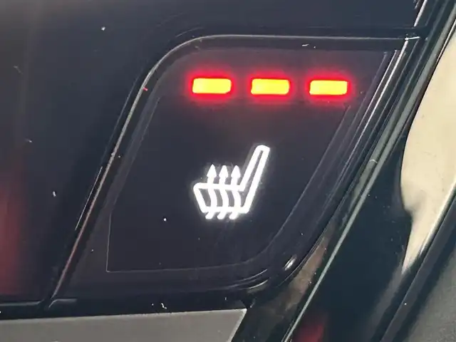 ホンダ ヴェゼル ハイブリッド e:HEV Z 道央・札幌 2024(令6)年 0.7万km プラチナホワイトパール ・４ＷＤ/・衝突軽減/・寒冷地仕様/・社外ディスプレイオーディオ/・BT/CD/USB/・バックカメラ/・ステアリングヒーター/・パワーバックドア/・ブレーキホールド/・ブラインドスポットモニター/・ハンドル支援/・パドルシフト/・ワイパーレベライザー/・アダプティブクルーズコントロール/・レーンキープアシスト/・ダウンヒルアシスト/・シートヒーター/・アイドリングストップ/・ダウンヒルアシスト/・LEDヘッドライト/・オートライト/・社外フロアマット/・革巻きステアリング/・パワーウィンドウ/・パワーステアリング/・ハーフレザーシート