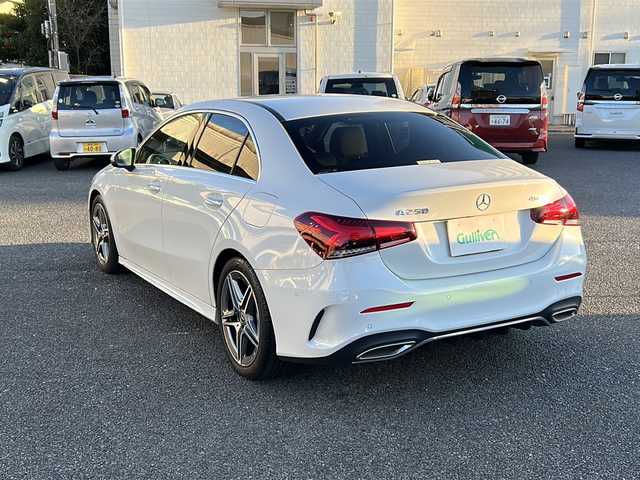 メルセデス・ベンツ Ａ２５０ 4MATIC AMGライン 東京都 2020(令2)年 1.5万km 白 ワンオーナー/メモリナビ/フルセグテレビ/バックカメラ（全方位）/クルーズコントロール/プッシュスタート/フロアマット純正/ETC2/0/パワーシート/LEDヘッドライト（純正）/アルミホイール純正/USB/ターボ/４WD/ドラレコ純正/シートヒーター/Bluetooth