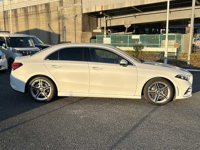 メルセデス・ベンツ Ａ２５０ 4MATIC AMGライン 東京都 2020(令2)年 1.5万km 白 ワンオーナー/メモリナビ/フルセグテレビ/バックカメラ（全方位）/クルーズコントロール/プッシュスタート/フロアマット純正/ETC2/0/パワーシート/LEDヘッドライト（純正）/アルミホイール純正/USB/ターボ/４WD/ドラレコ純正/シートヒーター/Bluetooth