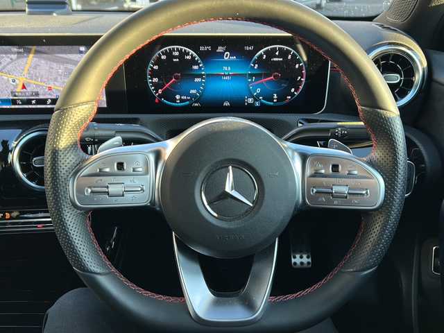 メルセデス・ベンツ Ａ２５０ 4MATIC AMGライン 東京都 2020(令2)年 1.5万km 白 ワンオーナー/メモリナビ/フルセグテレビ/バックカメラ（全方位）/クルーズコントロール/プッシュスタート/フロアマット純正/ETC2/0/パワーシート/LEDヘッドライト（純正）/アルミホイール純正/USB/ターボ/４WD/ドラレコ純正/シートヒーター/Bluetooth