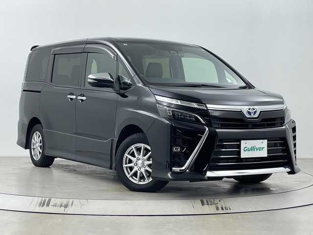 トヨタ ヴォクシー ハイブリッド ZS 煌Ⅲ 埼玉県 2021(令3)年 5.5万km ブラック 純正フリップダウンモニター/純正９インチメモリナビ(型式：NSZT-Y68T)/CD/DVD/Bluetooth/フルセグ/バックカメラ/トヨタセーフティセンス/両側電動スライドドア/ビルトインETC2.0/前後ドライブレコーダー/ハーフレザーシート/前席シートヒーター/プッシュスタート/スマートキー