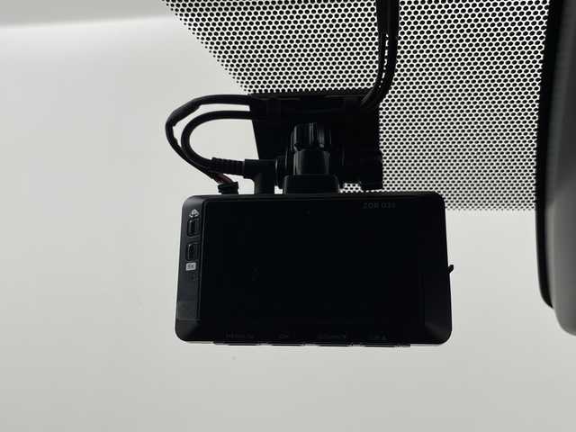 トヨタ ヴォクシー ハイブリッド ZS 煌Ⅲ 埼玉県 2021(令3)年 5.5万km ブラック 純正フリップダウンモニター/純正９インチメモリナビ(型式：NSZT-Y68T)/CD/DVD/Bluetooth/フルセグ/バックカメラ/トヨタセーフティセンス/両側電動スライドドア/ビルトインETC2.0/前後ドライブレコーダー/ハーフレザーシート/前席シートヒーター/プッシュスタート/スマートキー