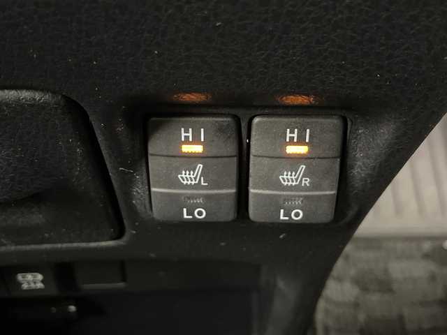 トヨタ ヴォクシー ハイブリッド ZS 煌Ⅲ 埼玉県 2021(令3)年 5.5万km ブラック 純正フリップダウンモニター/純正９インチメモリナビ(型式：NSZT-Y68T)/CD/DVD/Bluetooth/フルセグ/バックカメラ/トヨタセーフティセンス/両側電動スライドドア/ビルトインETC2.0/前後ドライブレコーダー/ハーフレザーシート/前席シートヒーター/プッシュスタート/スマートキー