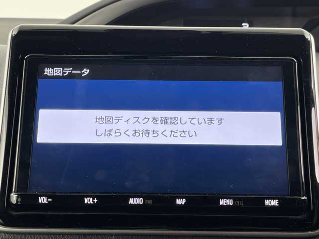 トヨタ ヴォクシー ハイブリッド ZS 煌Ⅲ 埼玉県 2021(令3)年 5.5万km ブラック 純正フリップダウンモニター/純正９インチメモリナビ(型式：NSZT-Y68T)/CD/DVD/Bluetooth/フルセグ/バックカメラ/トヨタセーフティセンス/両側電動スライドドア/ビルトインETC2.0/前後ドライブレコーダー/ハーフレザーシート/前席シートヒーター/プッシュスタート/スマートキー