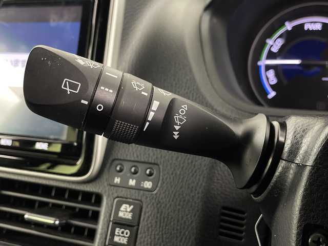 トヨタ ヴォクシー ハイブリッド ZS 煌Ⅲ 埼玉県 2021(令3)年 5.5万km ブラック 純正フリップダウンモニター/純正９インチメモリナビ(型式：NSZT-Y68T)/CD/DVD/Bluetooth/フルセグ/バックカメラ/トヨタセーフティセンス/両側電動スライドドア/ビルトインETC2.0/前後ドライブレコーダー/ハーフレザーシート/前席シートヒーター/プッシュスタート/スマートキー